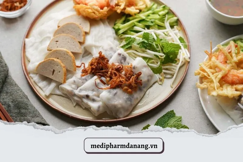 Bánh mì và bánh cuốn Liên