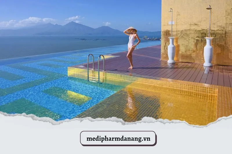 Golden Bay Đà Nẵng - Bể bơi dát vàng 24k