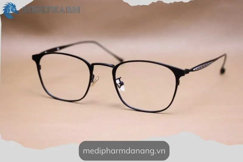 kinh-mat-hoa-binh-kien-tin-optic