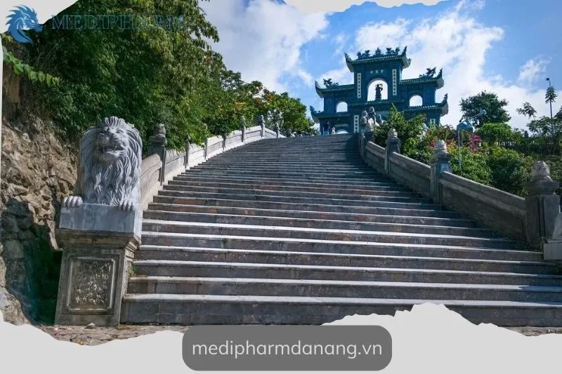 thoi-diem-ly-tuong-de-tham-quan-chua-linh-ung-son-tra